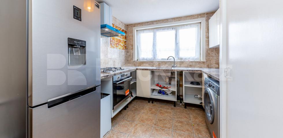 			GOOD FOR 3 SHARERS!, 2 Bedroom, 1 bath, 1 reception Maisonette			 Corporation Street , CALEDONIAN ROAD